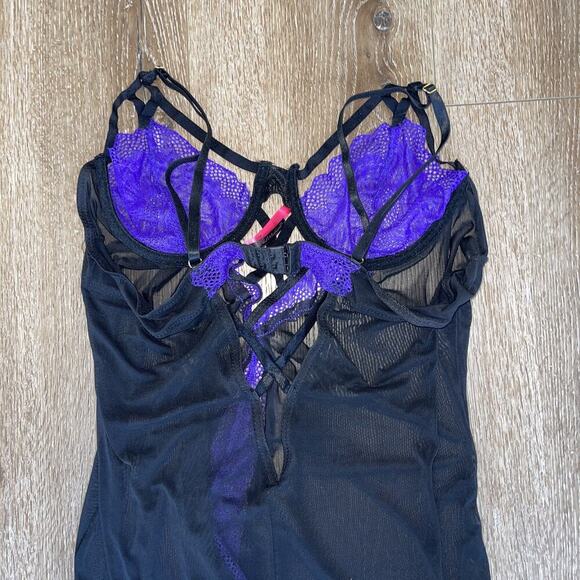 Sexy Lacy Corset With Garters And G-string - Picture 11 of 14